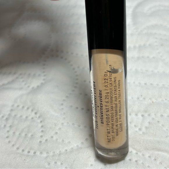 Set of 3 bundle Kat VonD makeup powder lock it concealer, spray & settin… - Picture 11 of 16